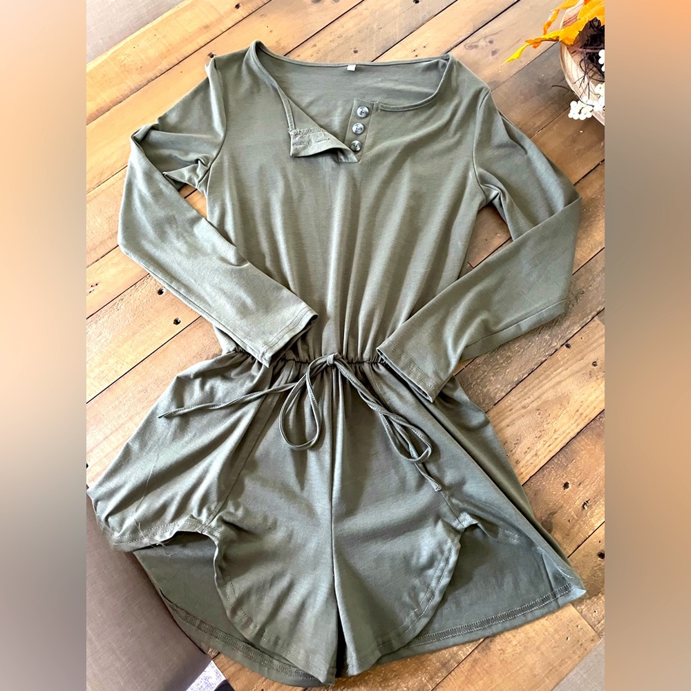 Women’s size small long sleeve lightweight shorts romper